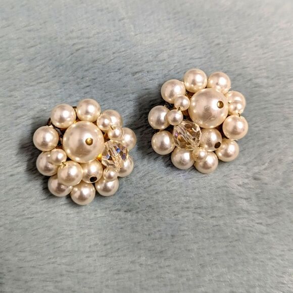 Vintage 50's Faux White Pearl Button Clip Earrings - Stamped Japan - Picture 3 of 7